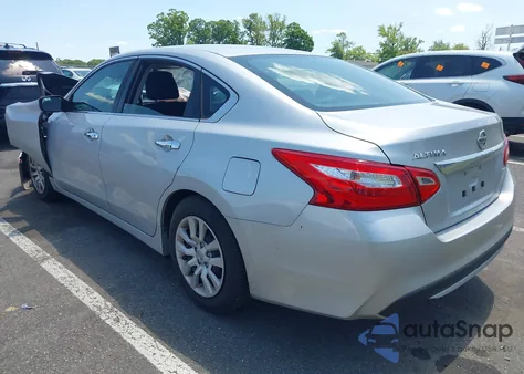 2017 Nissan Altima 2.5/2.5 S/2.5 Sl/2.5 Sr/2.5 Sv z USA, uszkodzony, nr VIN 1N4AL3AP8HC115437